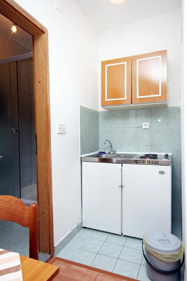 Apartments By The Sea Drvenik Donja Vala, Makarska - 6701 外观 照片